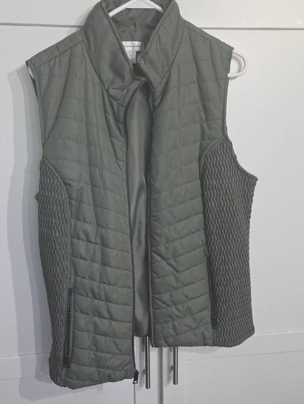 Quilted Sleeveless Lightly  PuffeD Vest in Olive Green
